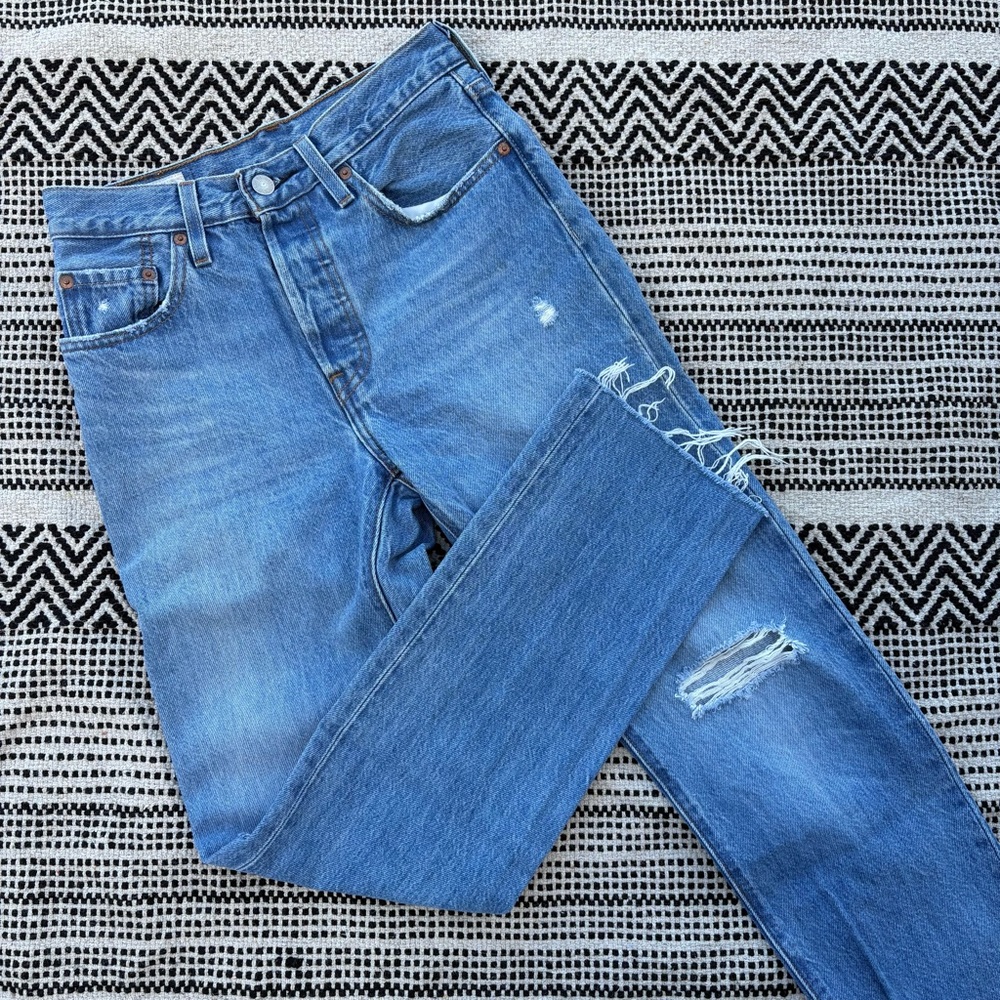 Levi's 501 Distressed Cutoff Jeans size 24